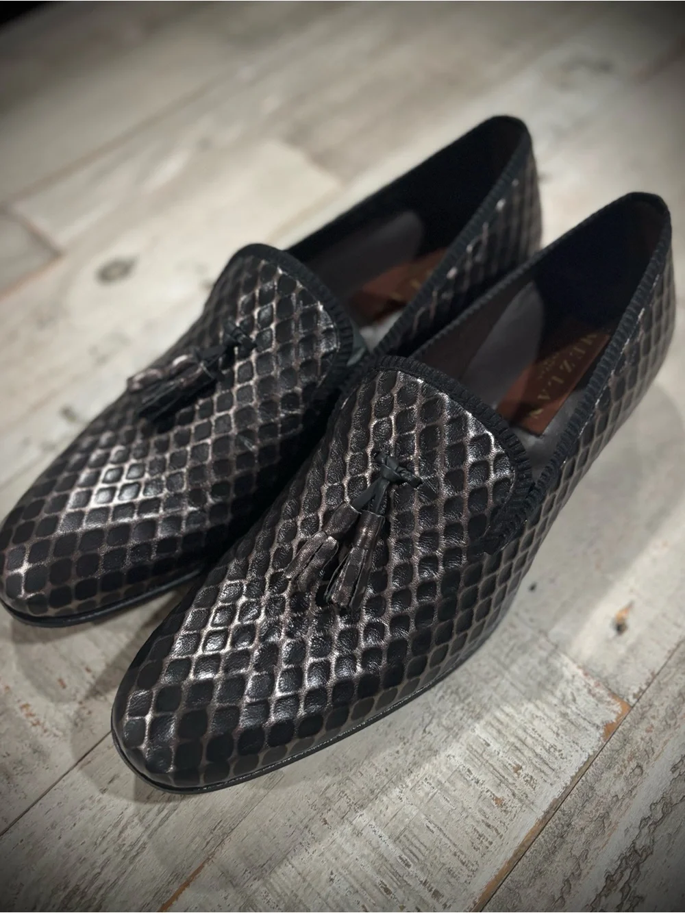 Mezlan textured metallic